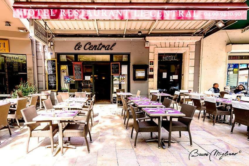 Hotel Restaurant Le Central Châteaurenard Exteriér fotografie